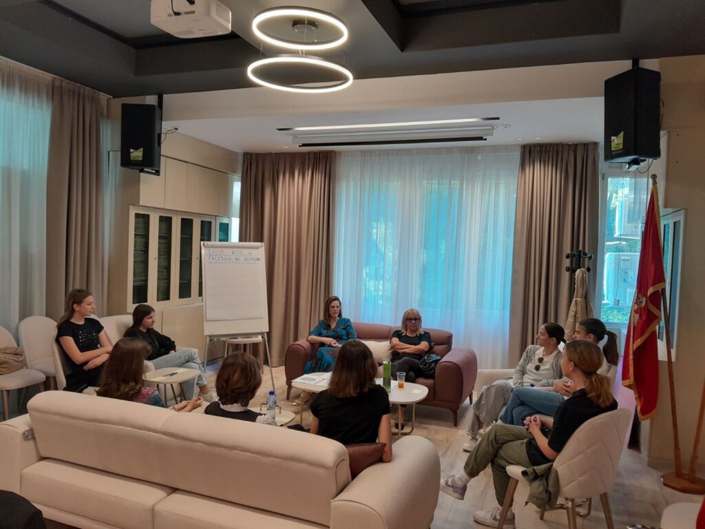 U Domu zdravlja Tivat održana radionica o uticaju društvenih mreža na mlade